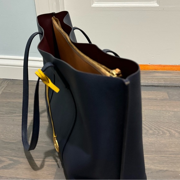 Tory Burch PERRY TRIPLE-COMPARTMENT TOTE BAG - Picture 6 of 7